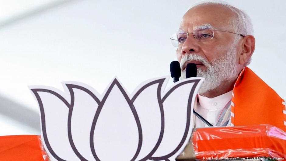 मोदी: बालाकोट एयरस्ट्राइक के बारे में सबसे पहले पाकिस्तान को बताया मोदी: बालाकोट एयरस्ट्राइक के बारे में सबसे पहले पाकिस्तान को बताया